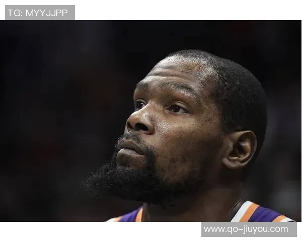 杜兰特半场表现稳定得分10分三分球未能命中展现全能能力 杜兰特半场表现稳定得分10分三分球未能命中展现全能能力