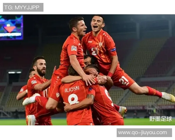 文莱门将遭逼抢慌乱二次抱球被判禁区内间接任意球引发热议 文莱门将遭逼抢慌乱二次抱球被判禁区内间接任意球引发热议