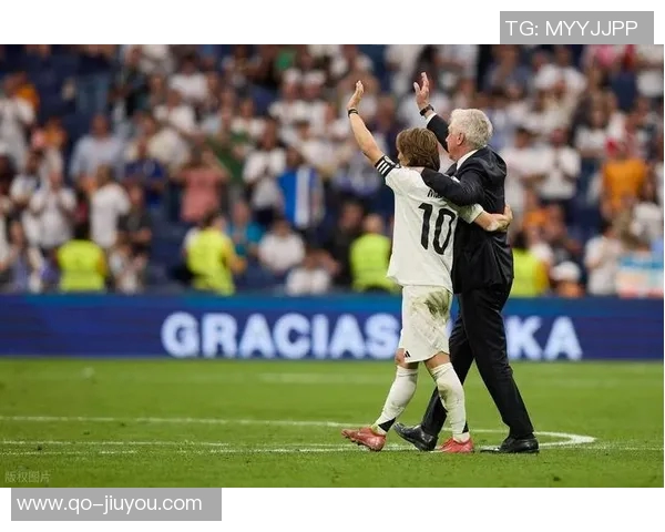 两位金球先生的传奇相遇2006年魔笛首秀梅西国家队首球回顾 两位金球先生的传奇相遇2006年魔笛首秀梅西国家队首球回顾