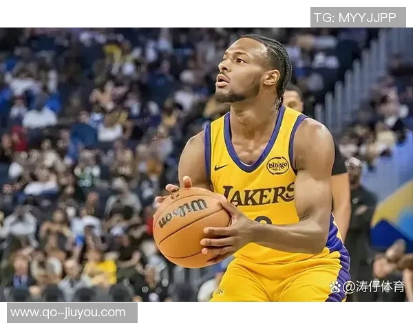 卧龙凤雏组合再现赛场风采美媒调侃艾顿与布朗尼的精彩对决